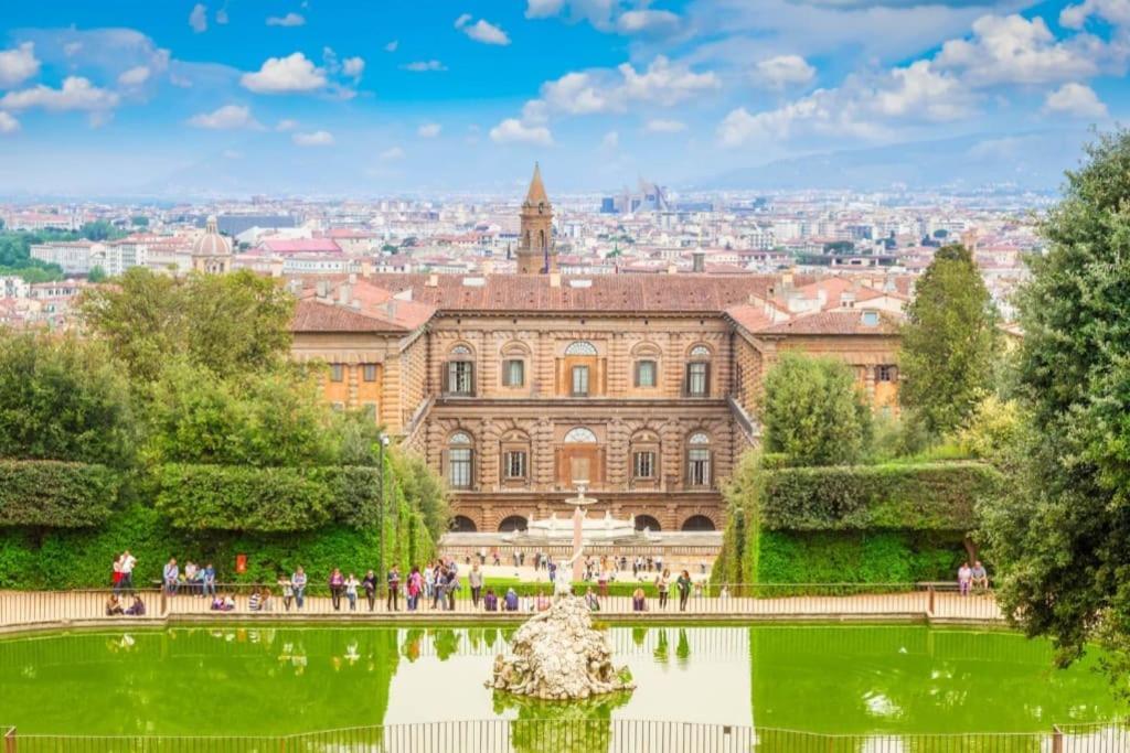 Uffizi Gallery In The Heart Of The Florencia