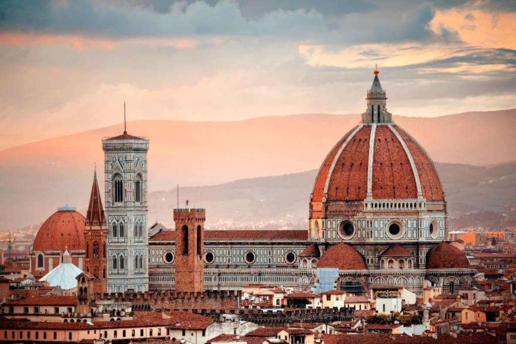 Uffizi Gallery In The Heart Of The Florencia